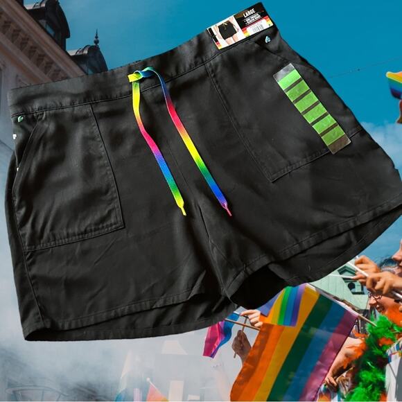 NWT Rainbow Gay Pride Unisex Shorts with hearts on Pockets Size L - Picture 6 of 6